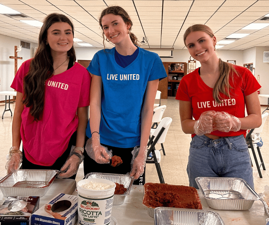 students volunteering